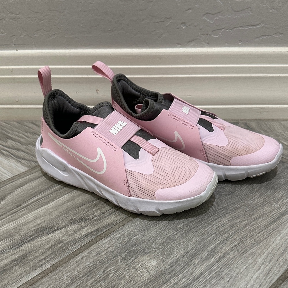 Nike Kids Pink and Black Sneakers Size 1.5Y